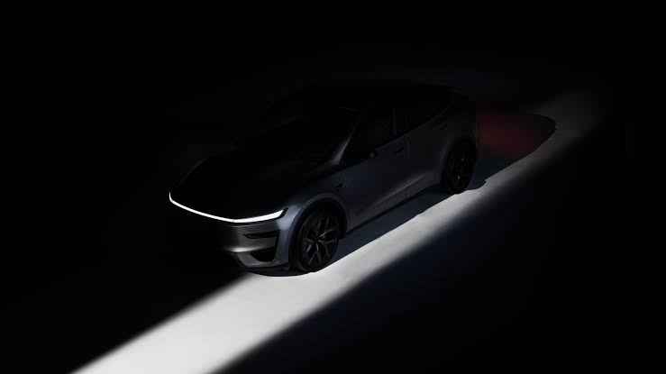 Tesla Model Y Long Range sous éclairage premium