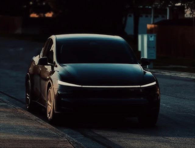 Tesla Model Y Long Range noire CYRUS PARIS